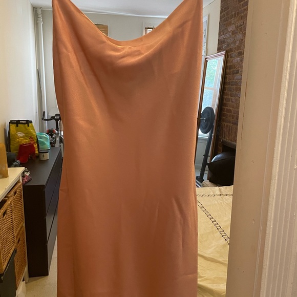 Beautiful chick satin Alice + Olivia summer dress - Picture 2 of 5